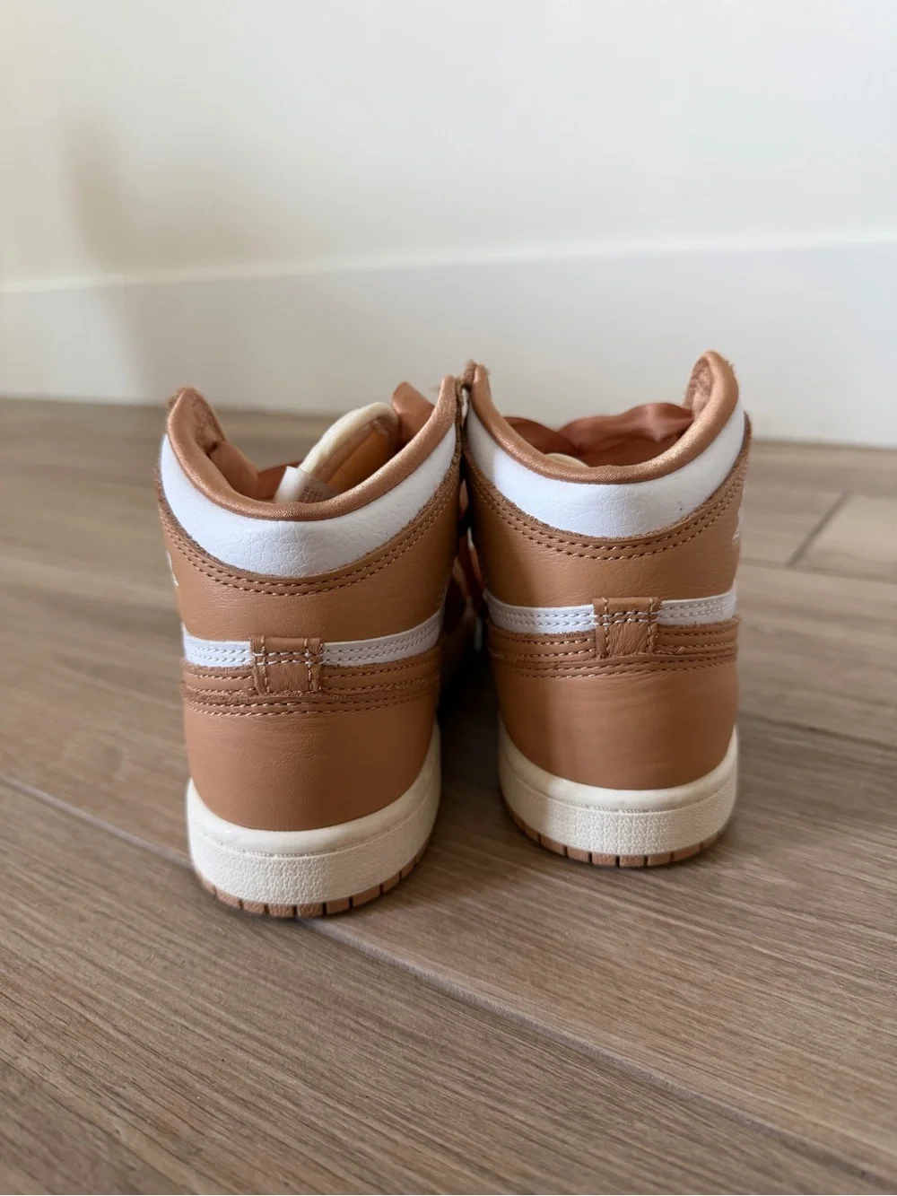 Youth High-Top Air Jordan Sneakers in Praline with Satin Laces - Picture 7 of 8